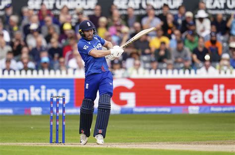Cricket World Cup picks up where it left off, with England against New Zealand